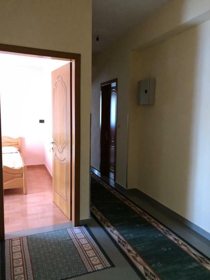 Vila Deni Tushemisht Exteriör bild